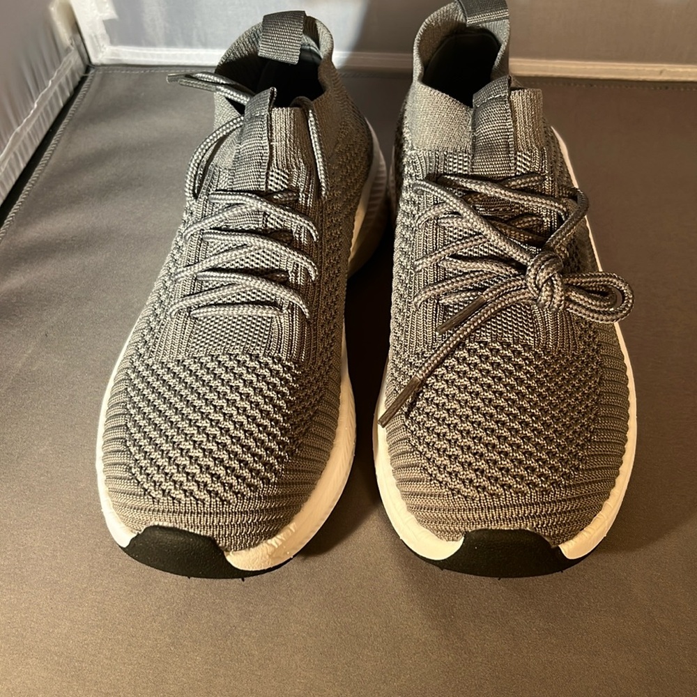 Boys/Girls sneakers /shoes  big kid size 2. Grey with white
